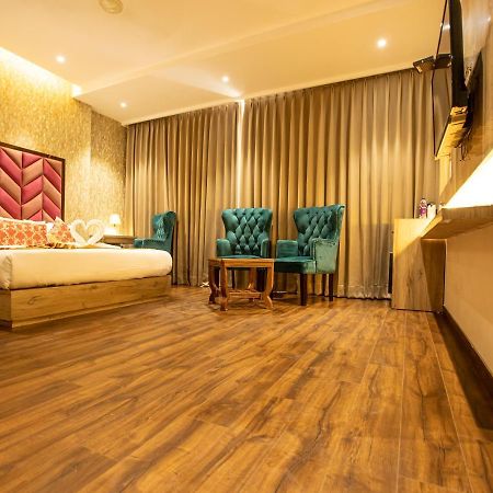 Hotel Golden Lotus Amritsar Esterno foto