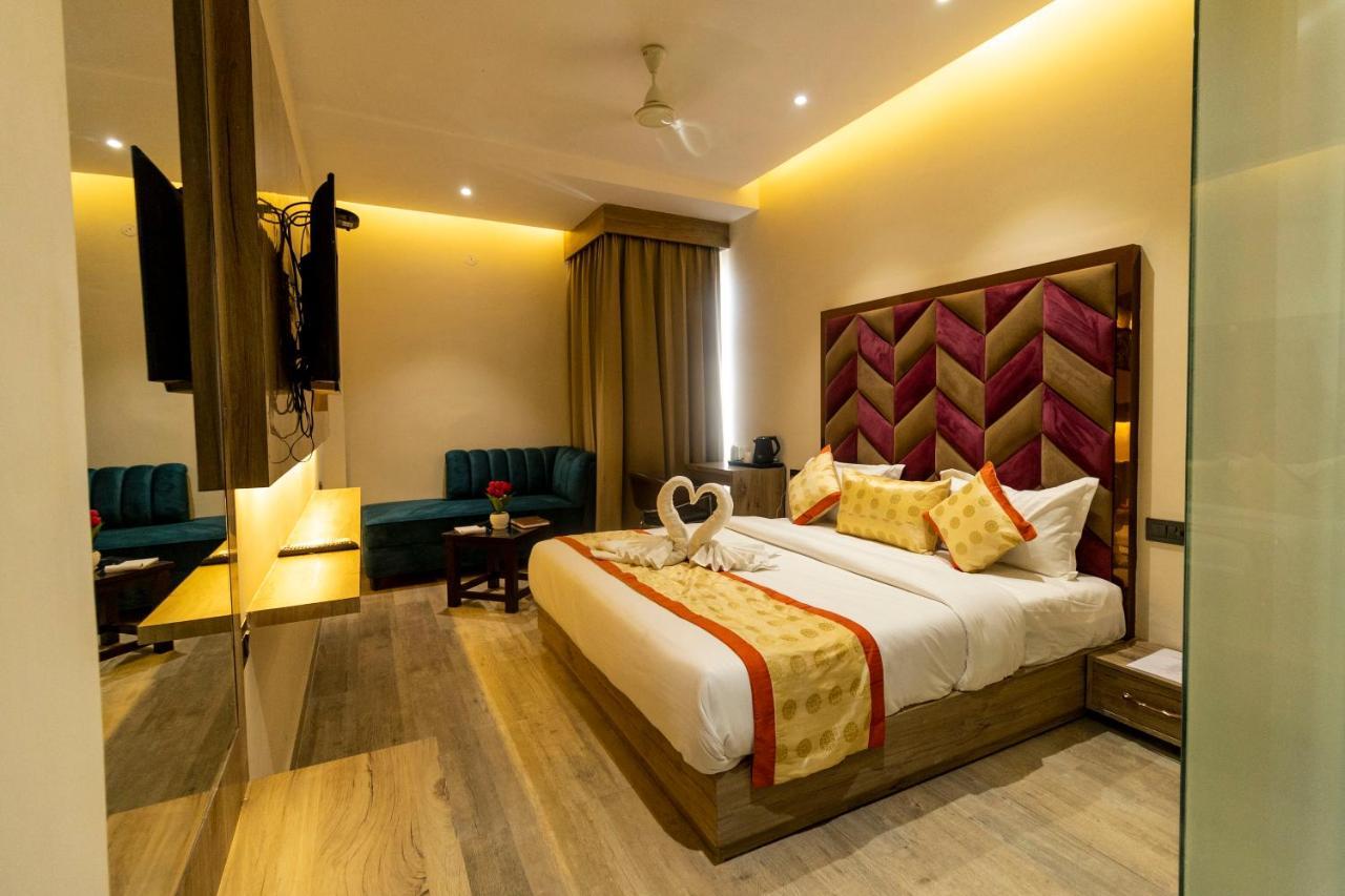 Hotel Golden Lotus Amritsar Esterno foto