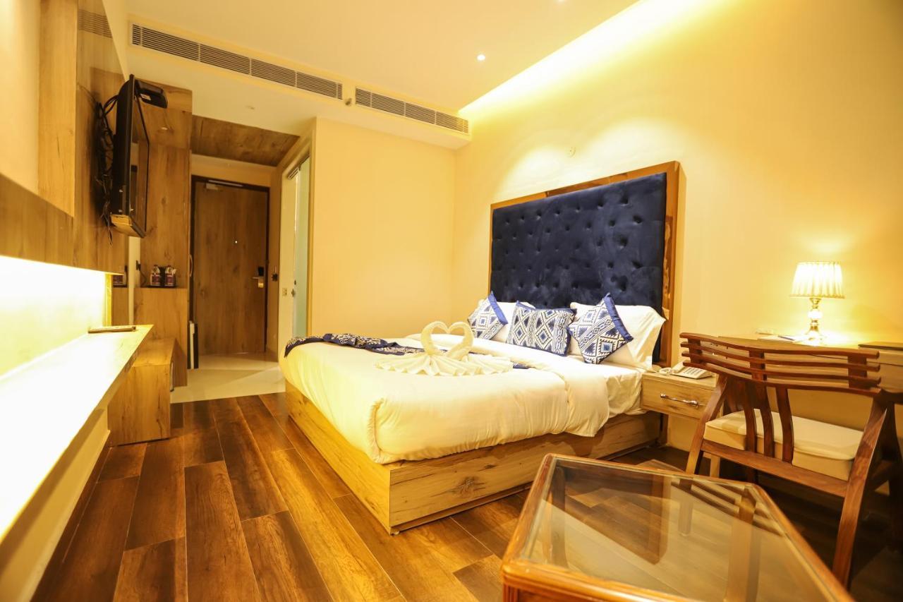 Hotel Golden Lotus Amritsar Esterno foto