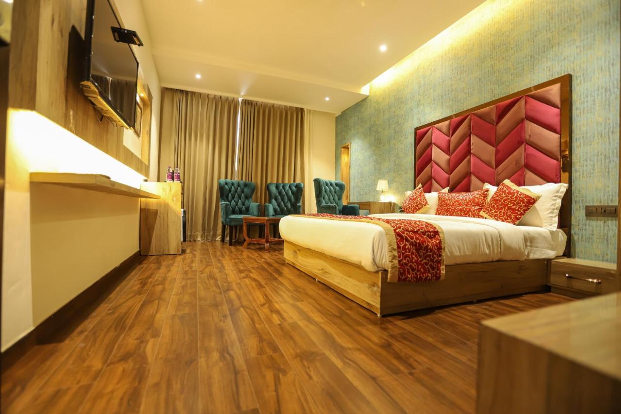 Hotel Golden Lotus Amritsar Esterno foto
