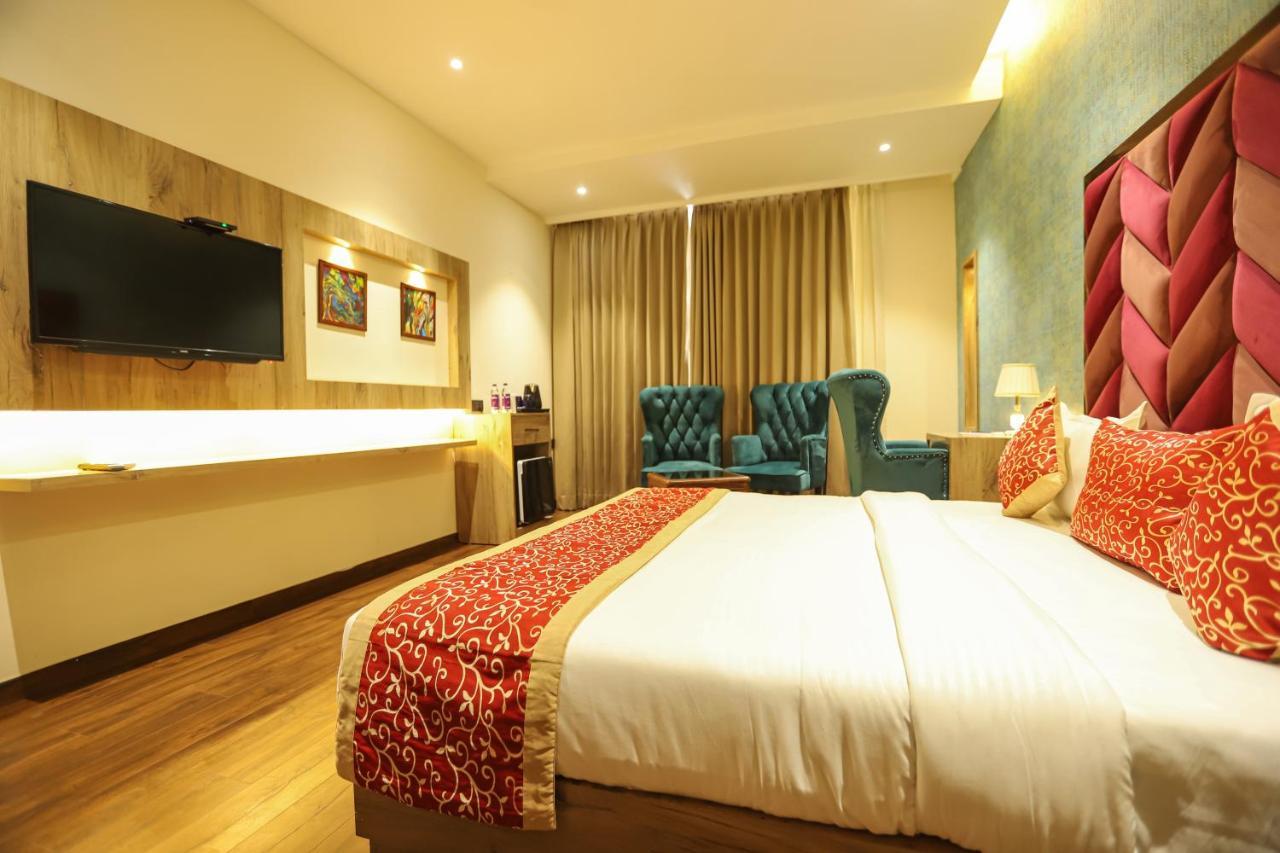 Hotel Golden Lotus Amritsar Esterno foto