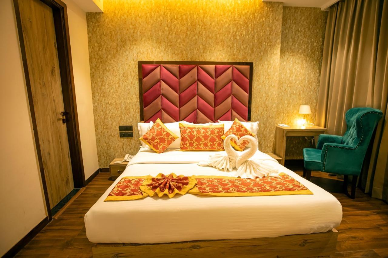 Hotel Golden Lotus Amritsar Esterno foto