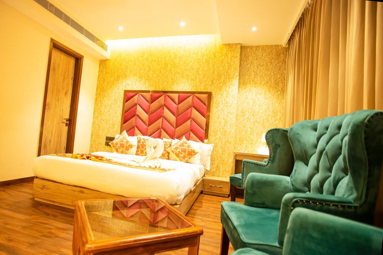Hotel Golden Lotus Amritsar Esterno foto